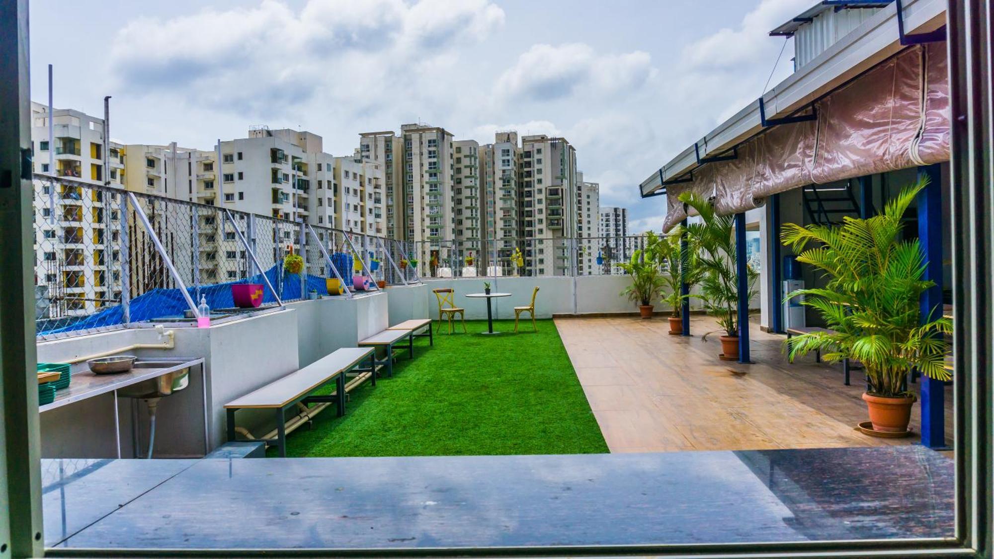 Local Colive Sarjapur Aparthotel Bangalore Luaran gambar
